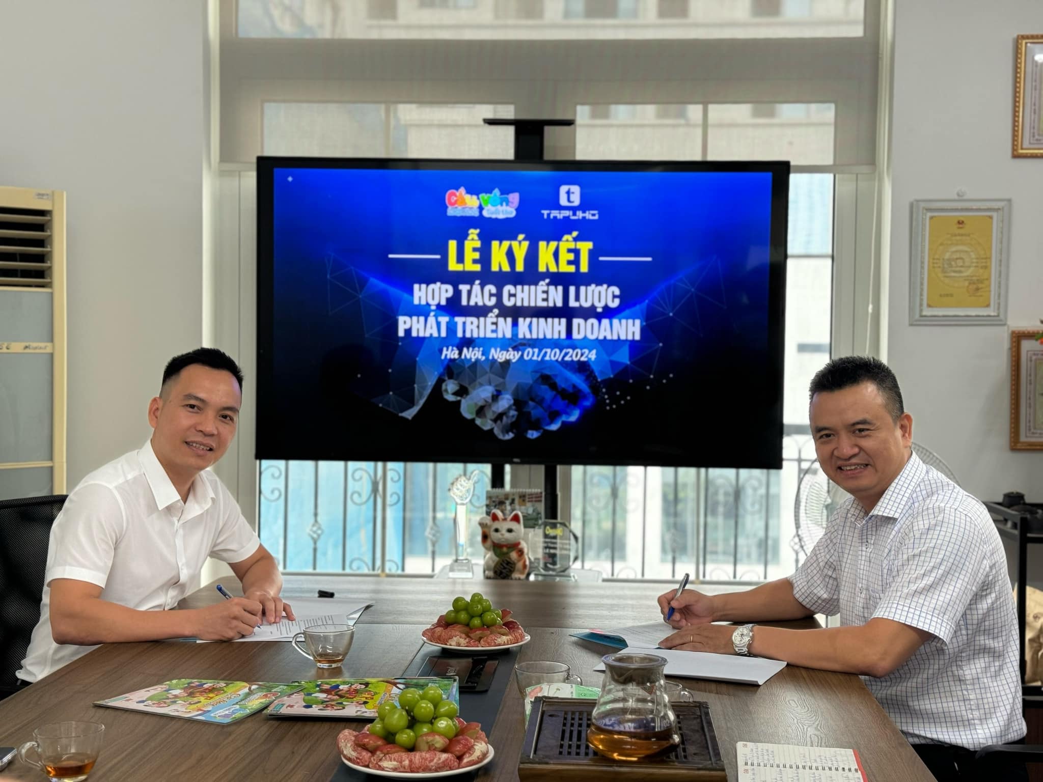 LỄ KÝ KẾT HỢP TÁC CHIẾN LƯỢC GIỮA CÔNG TY CỔ PHẦN TRUYỀN THÔNG VÀ GIÁO DỤC CẦU VỒNG VÀ CÔNG TY TNHH TAPUHO VIỆT NAM