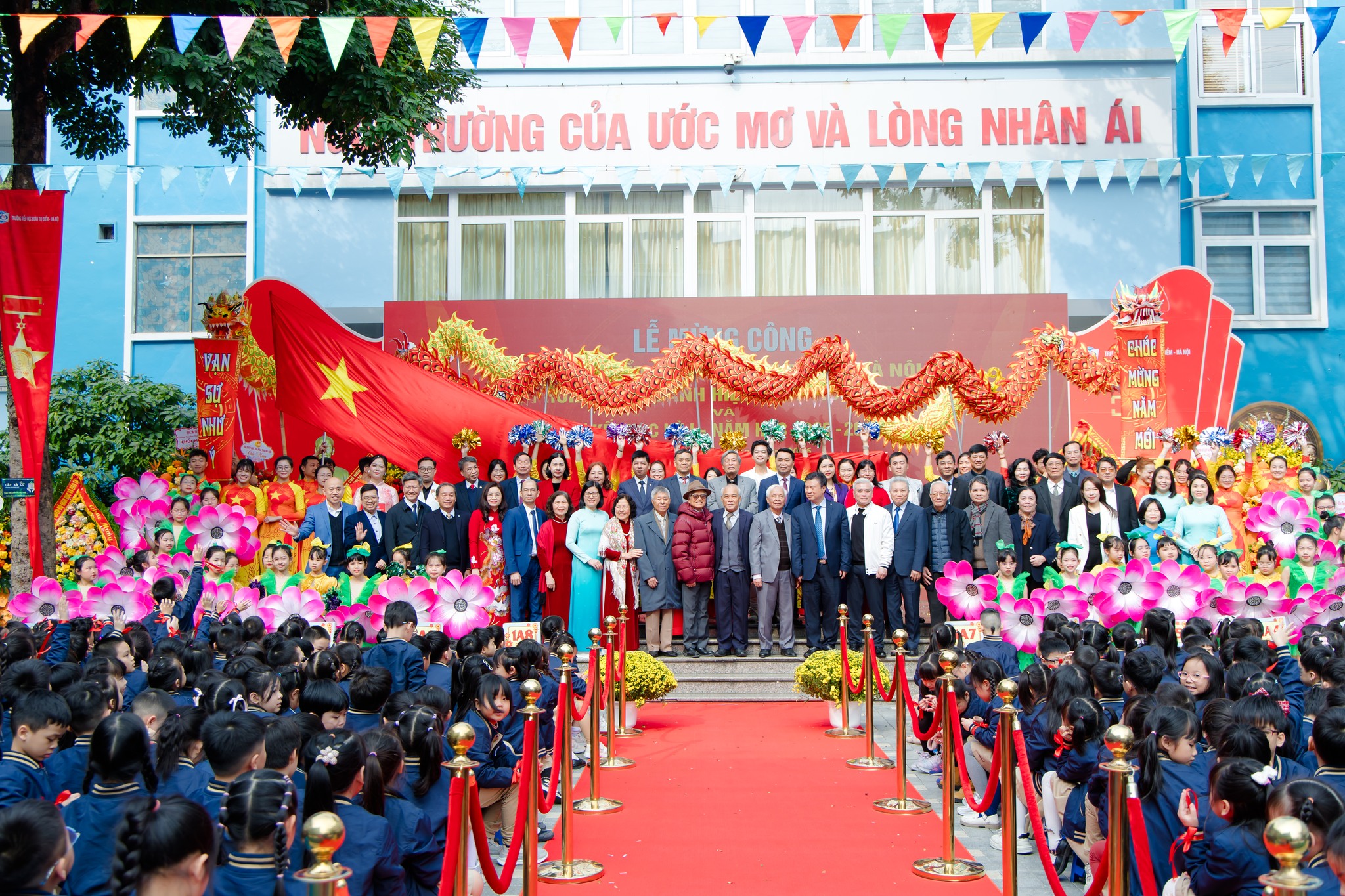 TRƯỜNG TIỂU HỌC ĐOÀN THỊ ĐIỂM HÀ NỘI TỔ CHỨC LỄ MỪNG CÔNG ĐÓN NHẬN DANH HIỆU ANH HÙNG LAO ĐỘNG️ VÀ SƠ KẾT HỌC KỲ I (NĂM HỌC 2025 – 2026)