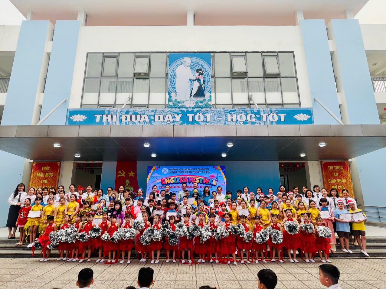 RỘN RÀNG NGÀY HỘI TIẾNG ANH TẠI TRƯỜNG TIỂU HỌC NGUYỄN THỊ MINH KHAI