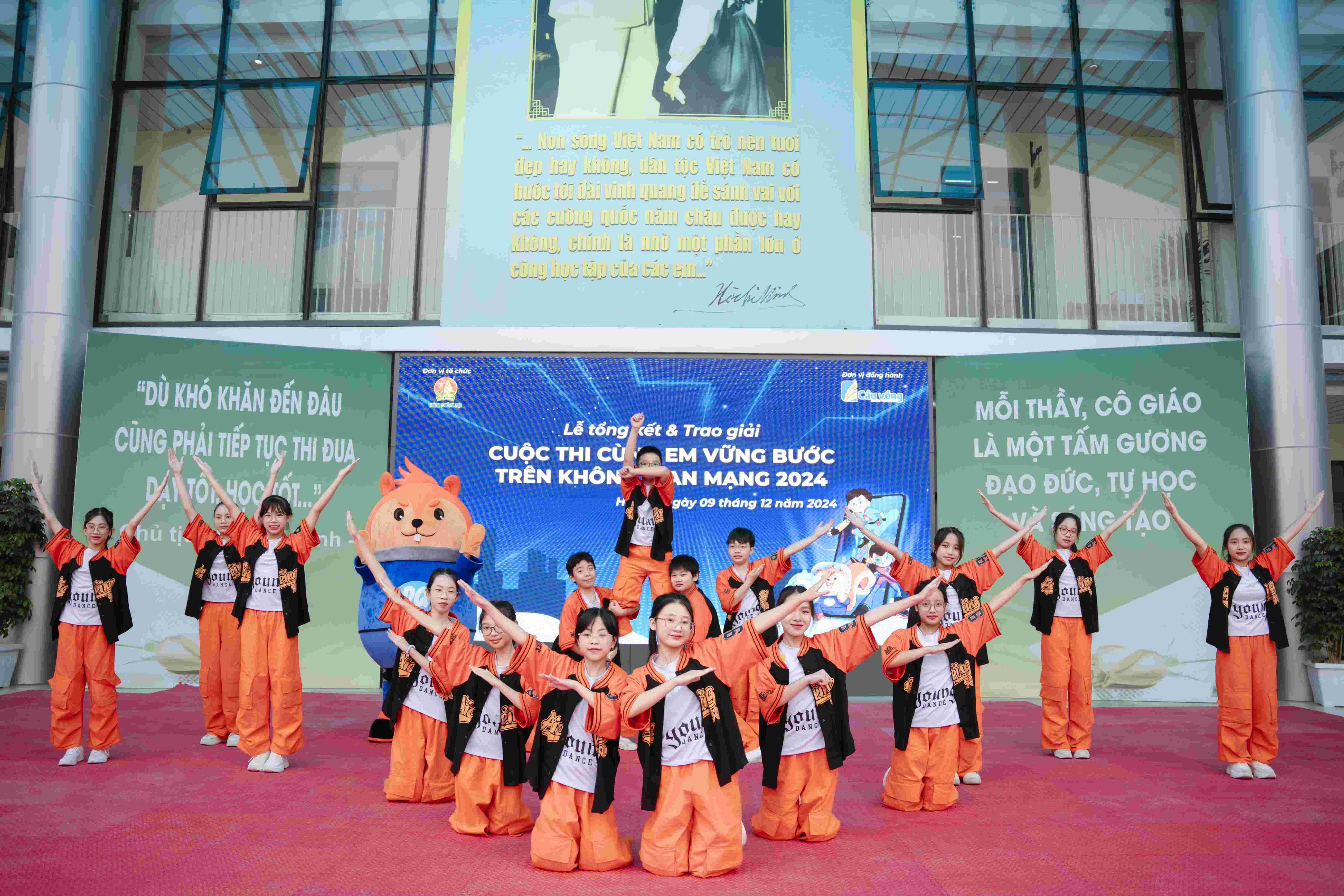 TỔNG KẾT VÀ TRAO GIẢI CUỘC THI "CÙNG EM VỮNG BƯỚC TRÊN KHÔNG GIAN MẠNG 2024"