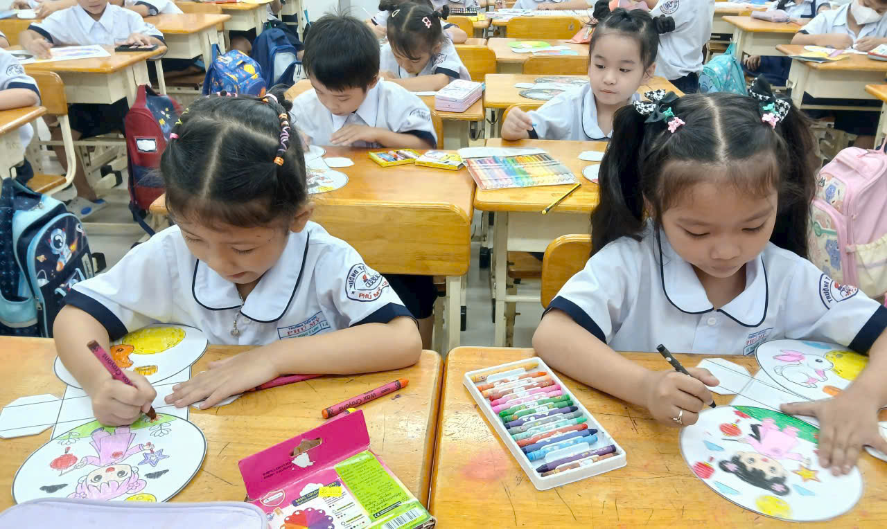 Trung thu rộn ràng tại Trường Tiểu học Phú Mỹ