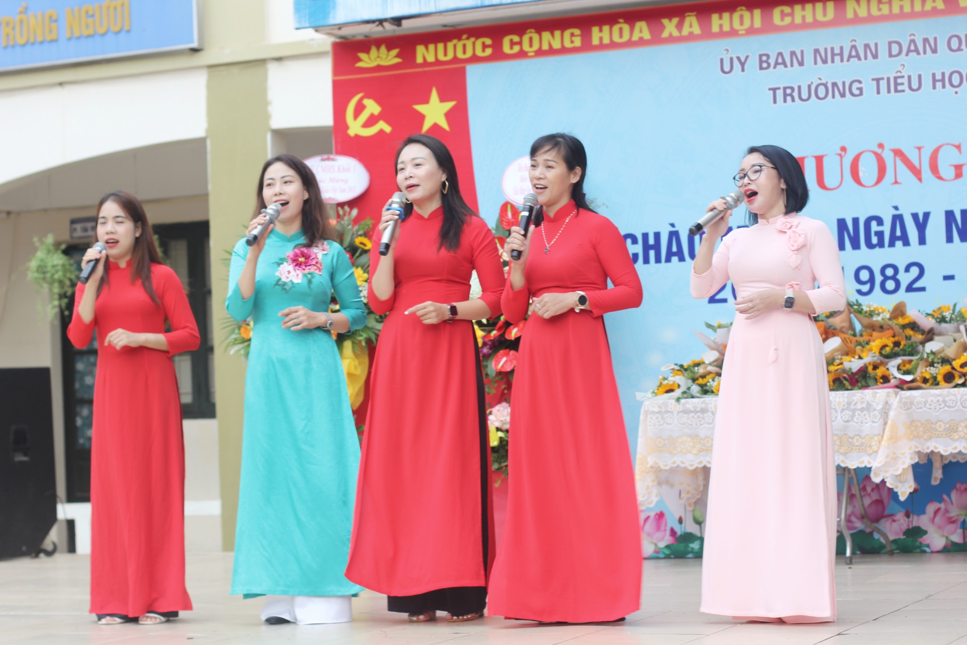 TRI ÂN NGÀY NHÀ GIÁO VIỆT NAM TẠI TIỂU HỌC XUÂN ĐỈNH: LONG TRỌNG VÀ ĐẦY ẮP TÌNH CẢM