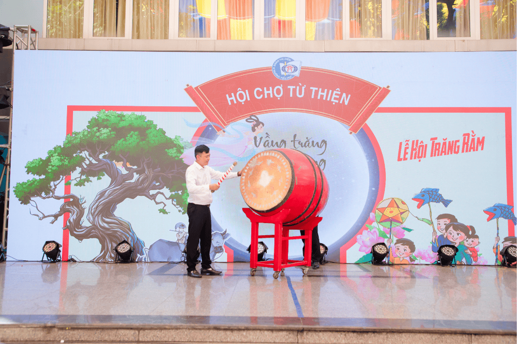 Mùa trăng yêu thương tại Trường Tiểu học Đoàn Thị Điểm (Phường Từ Liêm, TP Hà Nội)