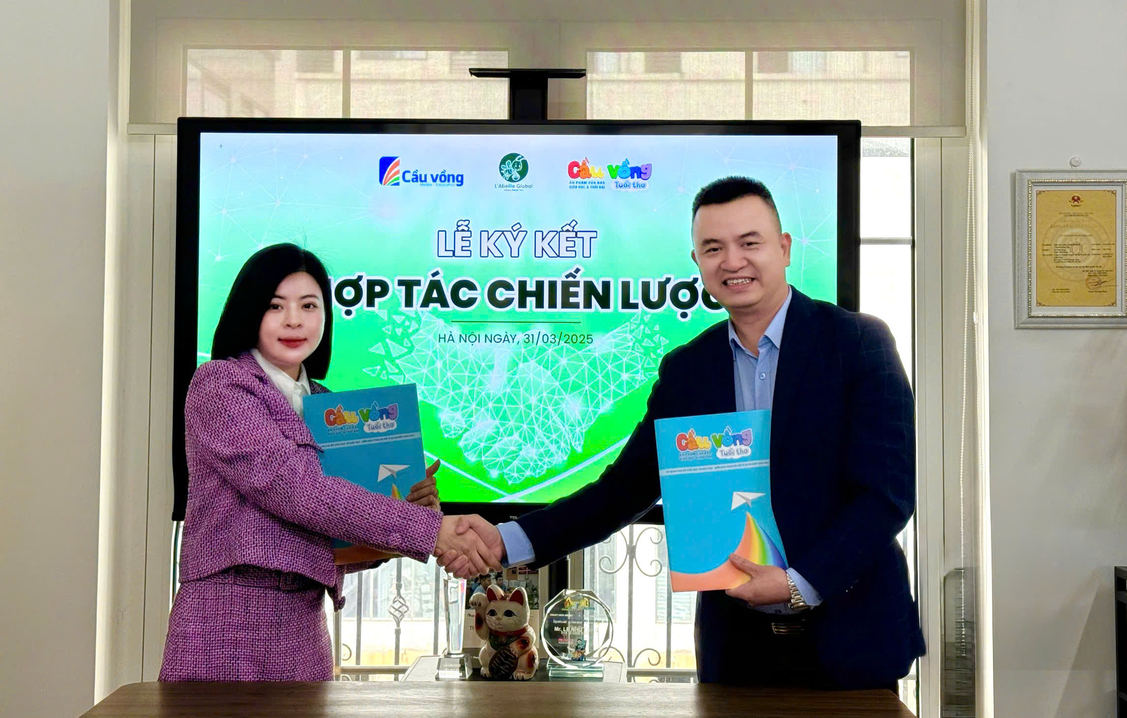 LỄ KÝ KẾT HỢP TÁC CHIẾN LƯỢC GIỮA CHI NHÁNH CẦU VỒNG TUỔI THƠ VÀ CÔNG TY CỔ PHẦN TẬP ĐOÀN L’ABEILLE GLOBAL