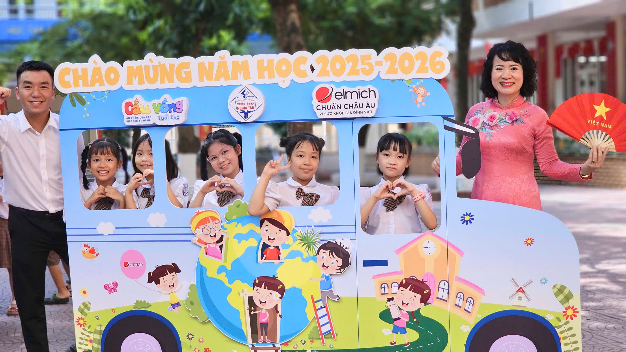 Cầu Vồng Tuổi thơ hân hoan đón mừng khai giảng đặc biệt kỷ niệm 80 năm truyền thống ngành Giáo dục