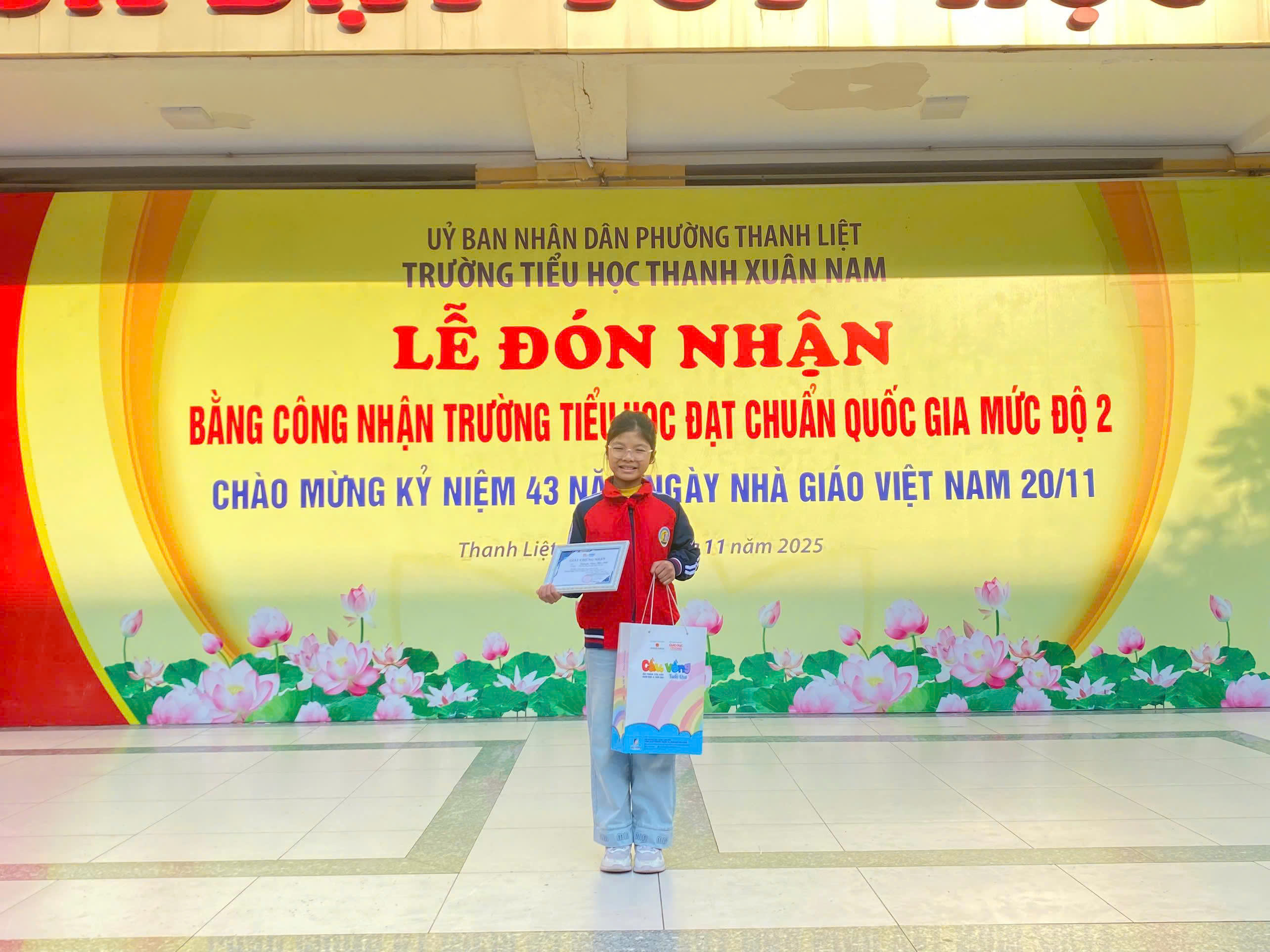 Ban Biên tập Cầu Vồng Tuổi thơ vinh danh tài năng cờ tướng Nguyễn Ngọc Bảo Anh