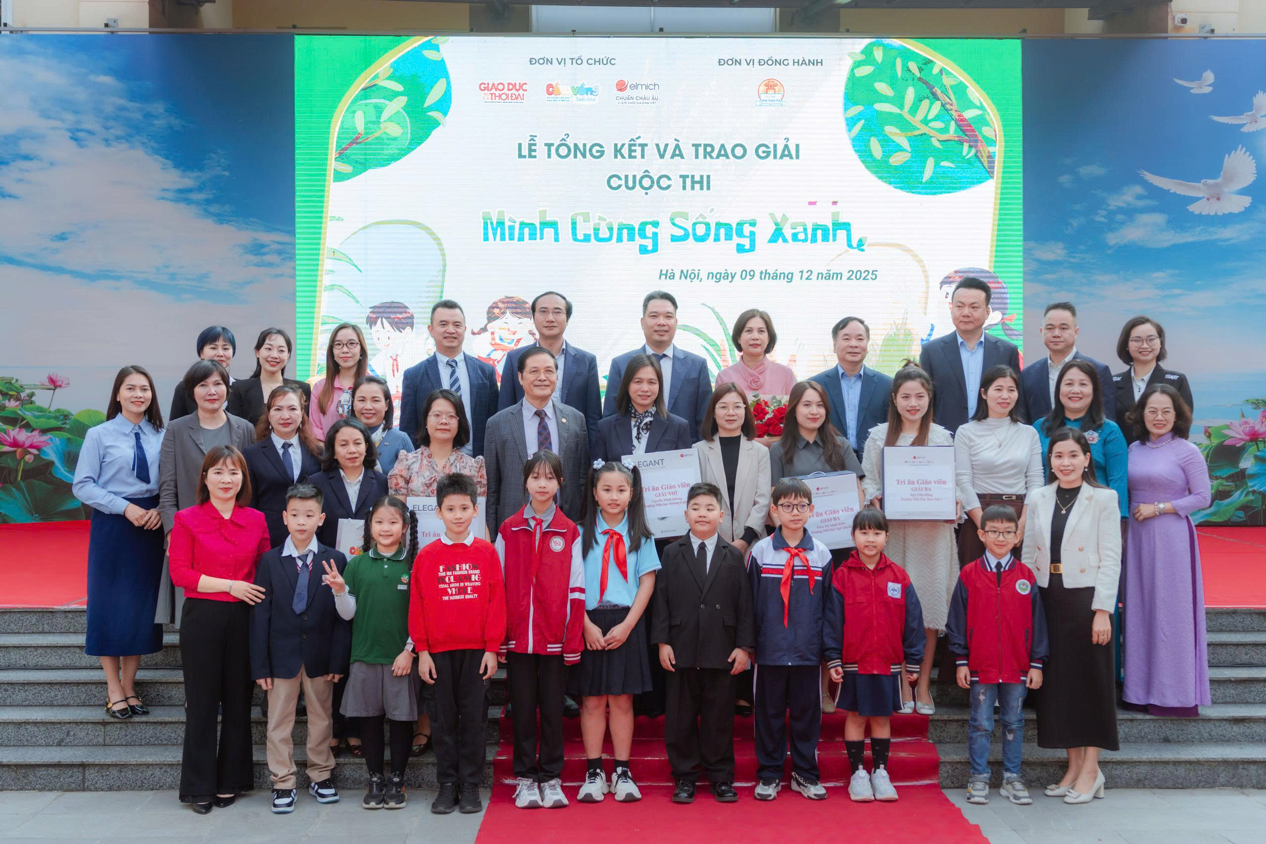 LỄ TỔNG KẾT VÀ TRAO GIẢI CUỘC THI “MÌNH CÙNG SỐNG XANH” - KHÉP LẠI HÀNH TRÌNH LAN TỎA GIÁ TRỊ XANH
