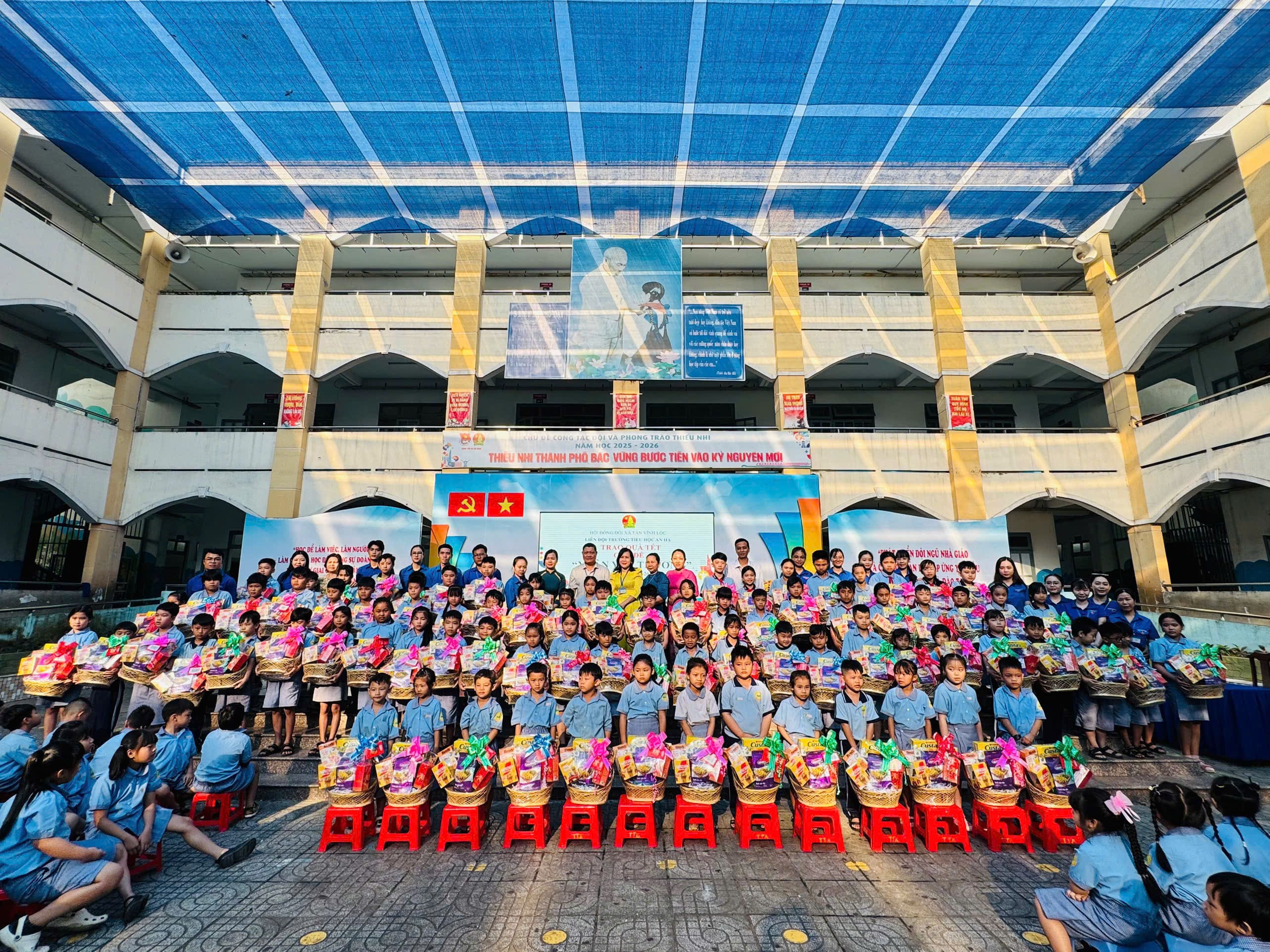 XUÂN YÊU THƯƠNG - TẾT ẤM ÁP TỪ PHONG TRÀO NUÔI HEO ĐẤT KHUYẾN HỌC