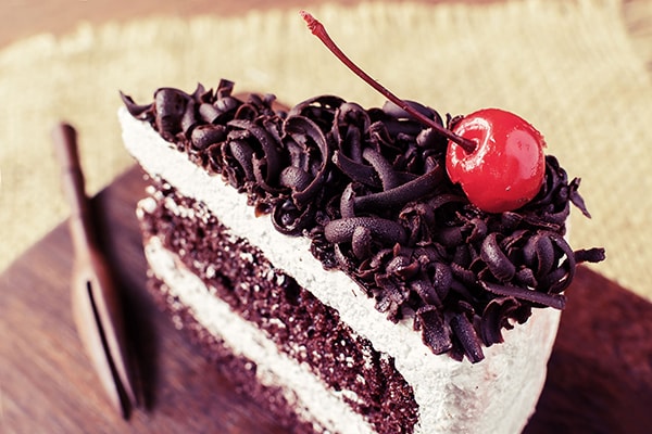 Cách làm bánh Black Forest mê hoặc