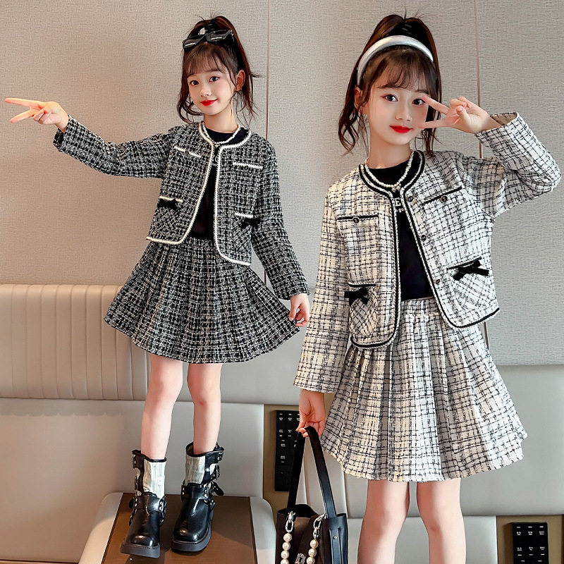 Các set trang phục dạ tweed bổ sung nét trong trẻo kiêu kỳ cho những ngày  thu