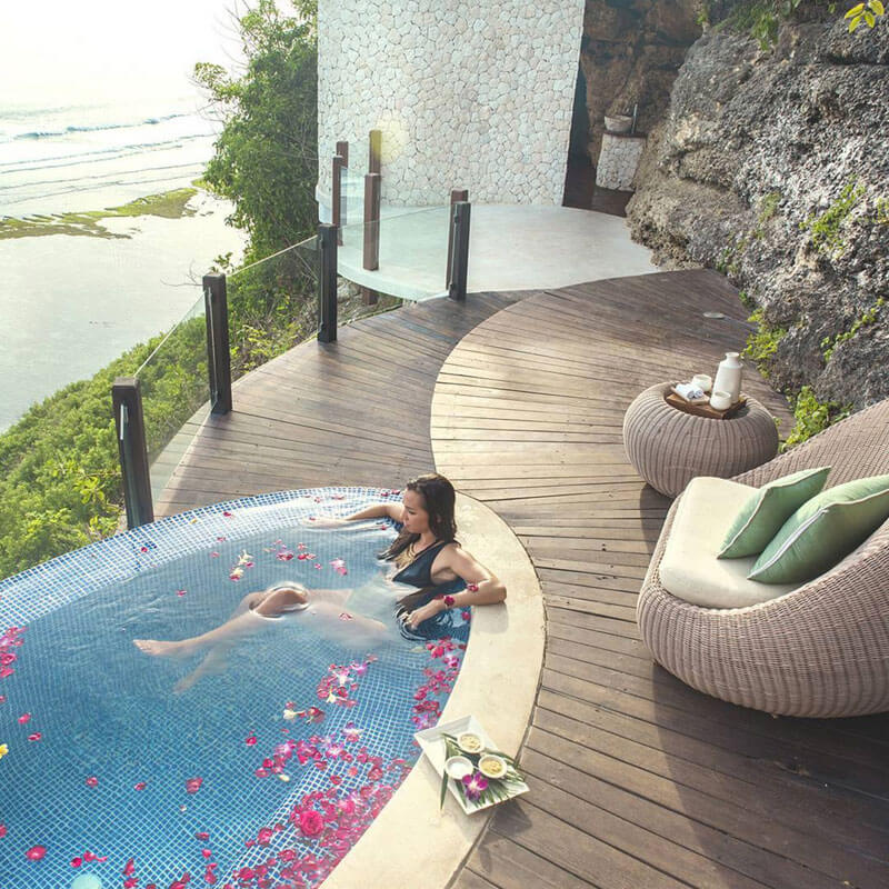 Trải nghiệm free xông đèn chân đá muối Himalaya tại Rose spa