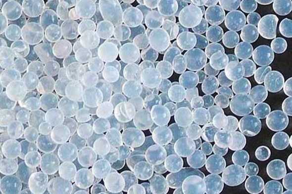 Hạt hút ẩm silica gel có cấu tạo đặc biệt giúp ngăn chặn sự tích tụ hơi nước trong không khí