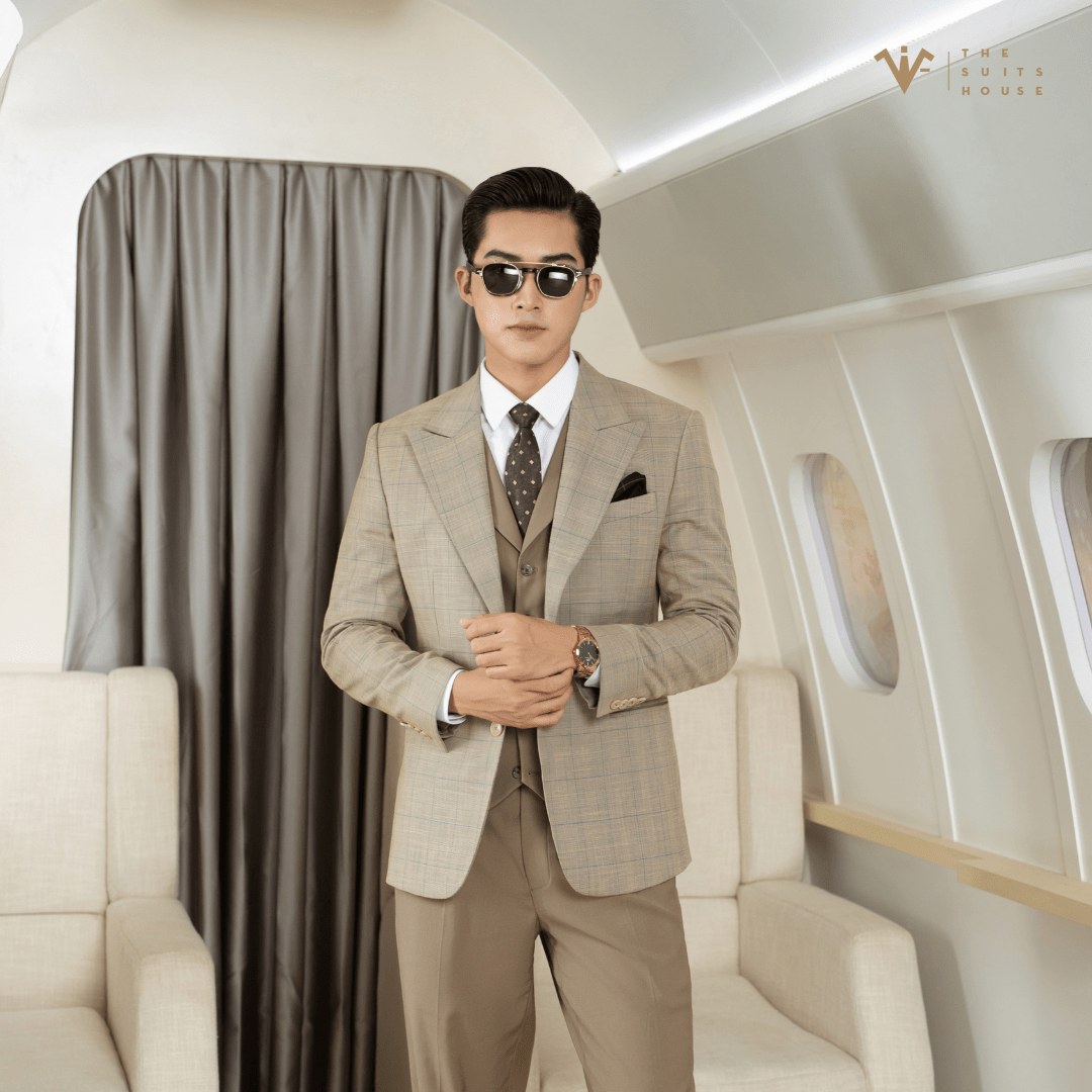 F5 PHONG CÁCH VỚI SUIT NÂU HỌA TIẾT KẺ Ô F5 PHONG CÁCH VỚI SUIT NÂU HỌA TIẾT KẺ Ô