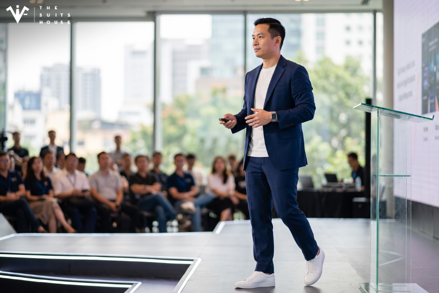 Apple Watch & Suit: Tuyên Ngôn Phong Cách CEO Công Nghệ