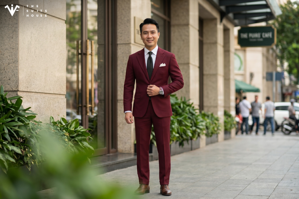 Bí Quyết Mặc Suit Màu Đỏ Burgundy Phá Cách Và Lịch Lãm