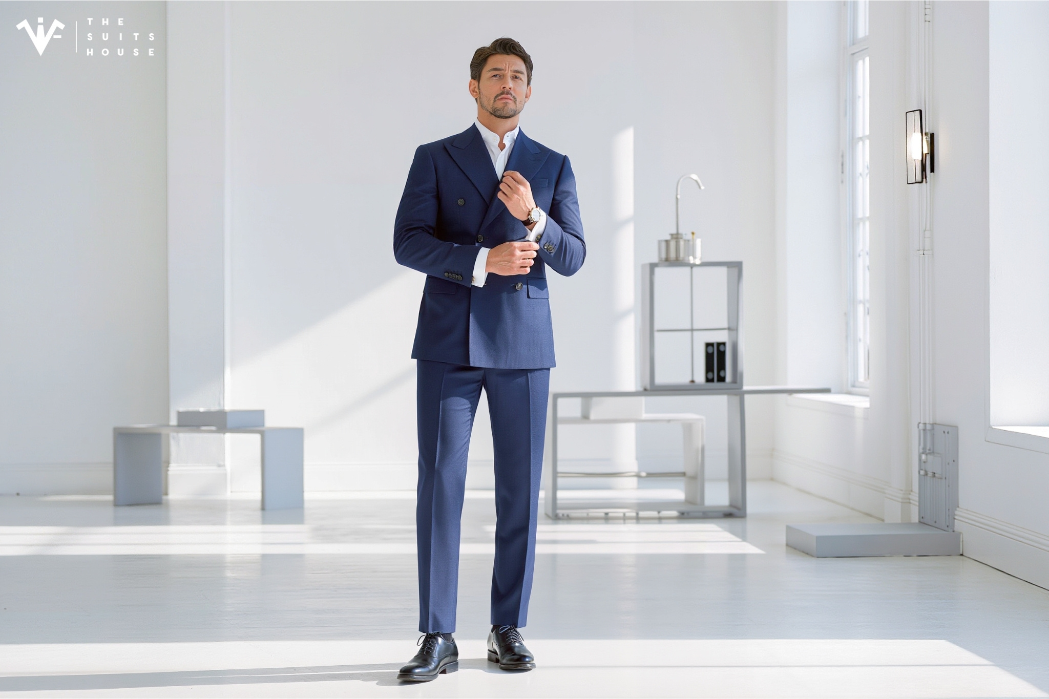 Suit Hai Hàng Khuy Và Sự Lịch Lãm Bền Vững Của Quý Ông