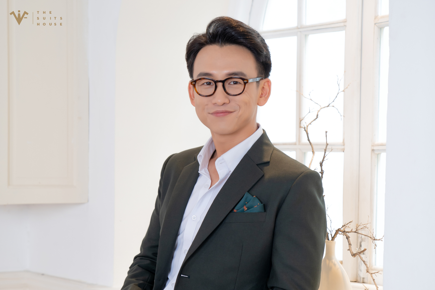 BLAZER XANH RÊU - TĨNH LẶNG VÀ SANG TRỌNG BLAZER XANH RÊU - TĨNH LẶNG VÀ SANG TRỌNG