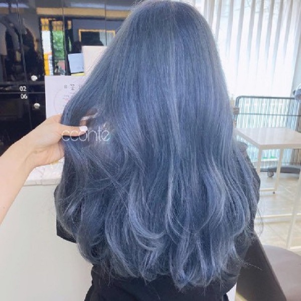 Màu tóc nhuộm xanh dương đen khói đẹp cá tính thời thượng hot nhất hiện nay
