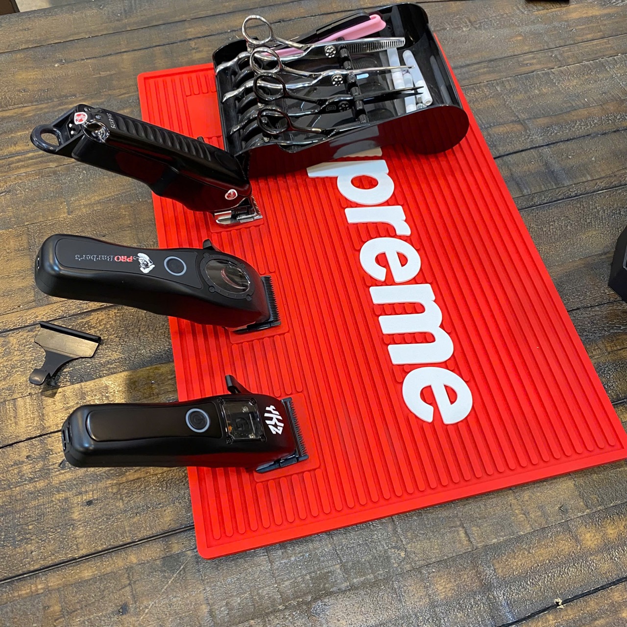 Thảm Lót Tông Đơ Từ Tính Supreme