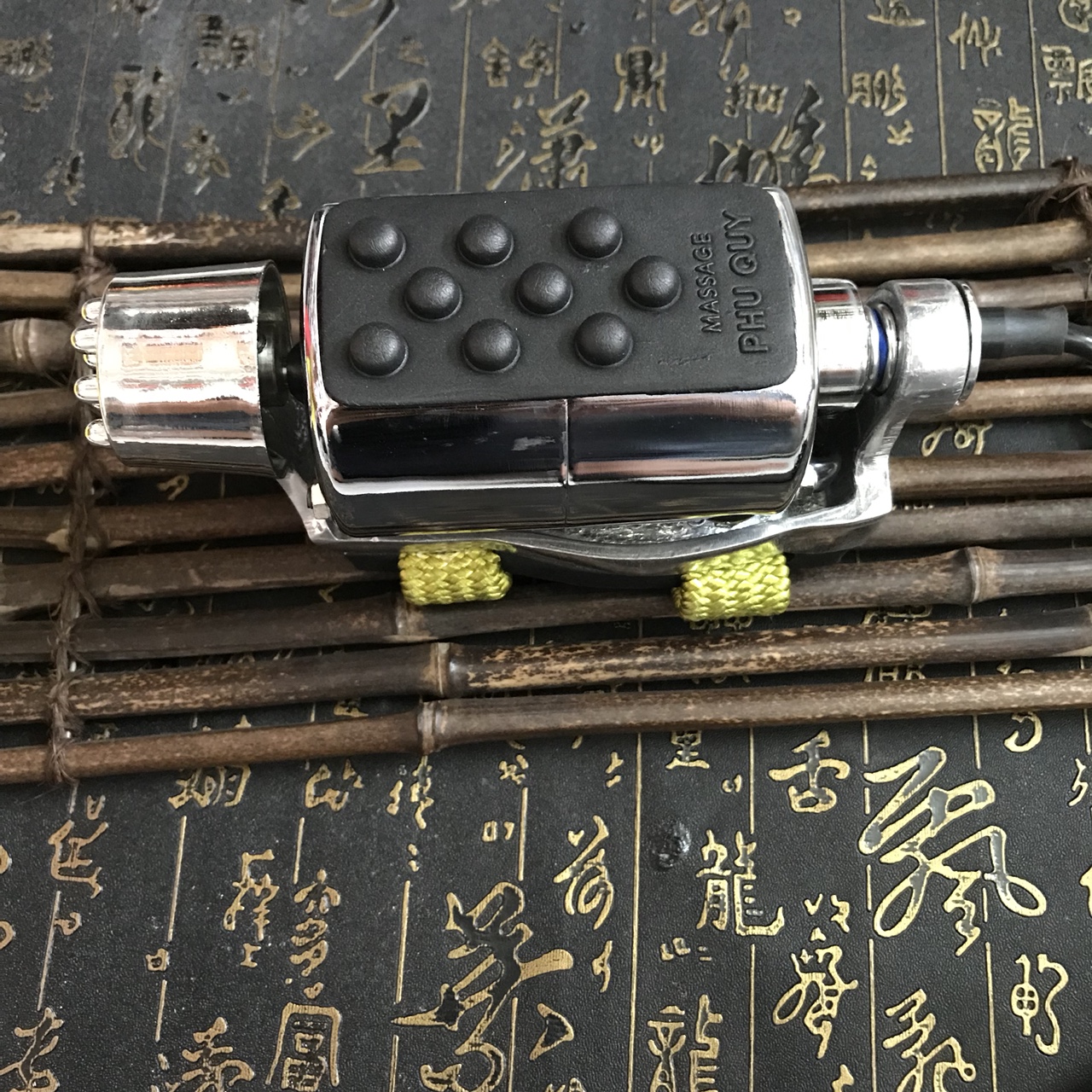 Máy massage đeo tay