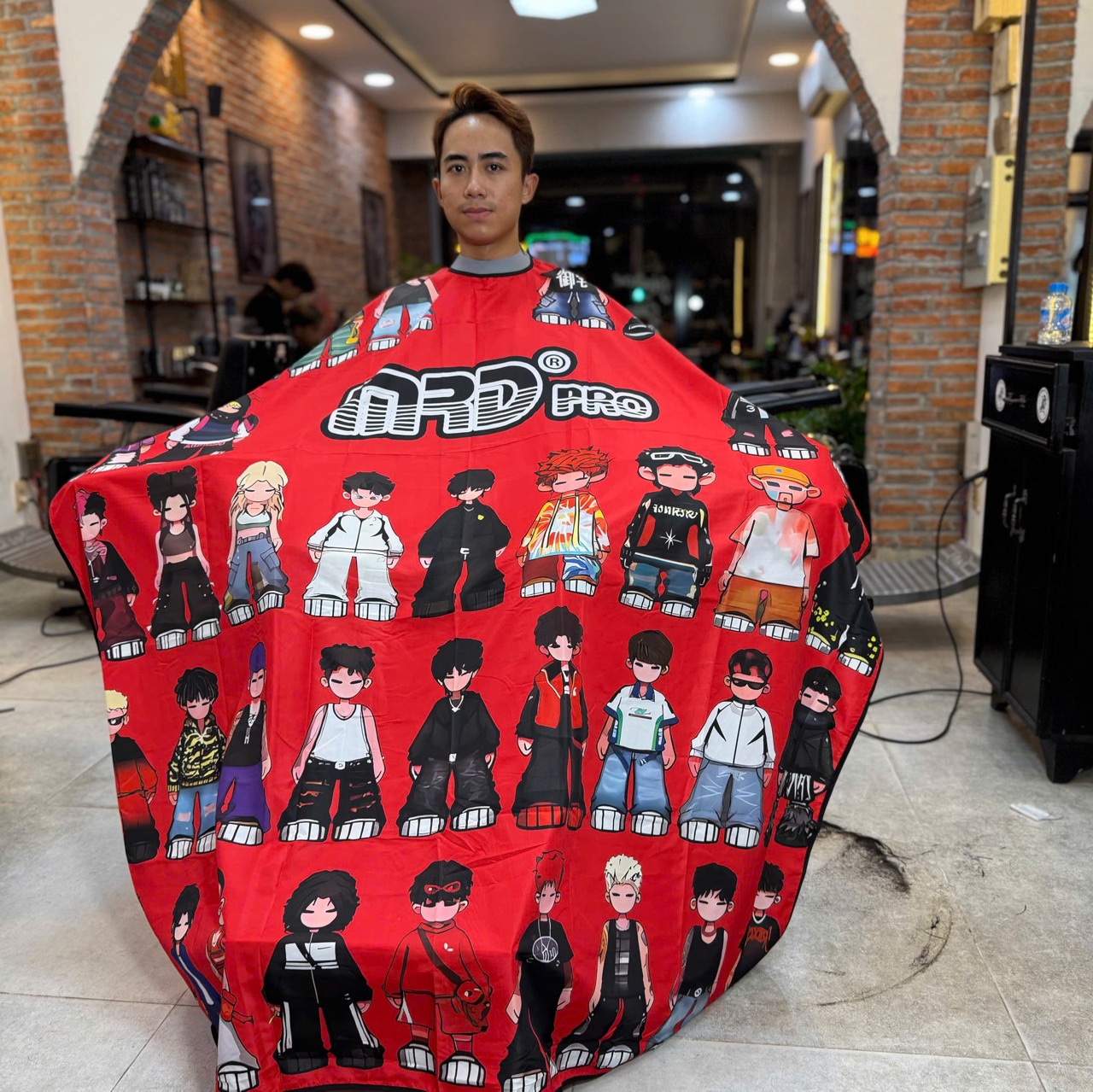 Áo Choàng Cắt Tóc MRD Chống Thấm Nước Cổ Silicon