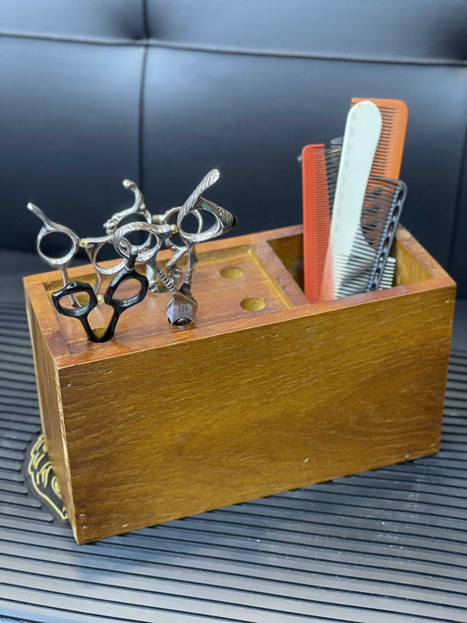 Hộp Gỗ Đựng Lược Kéo Cắt Tóc