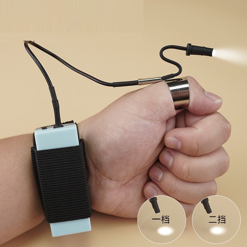 Đèn Ráy Tai Đeo Ngón Tay