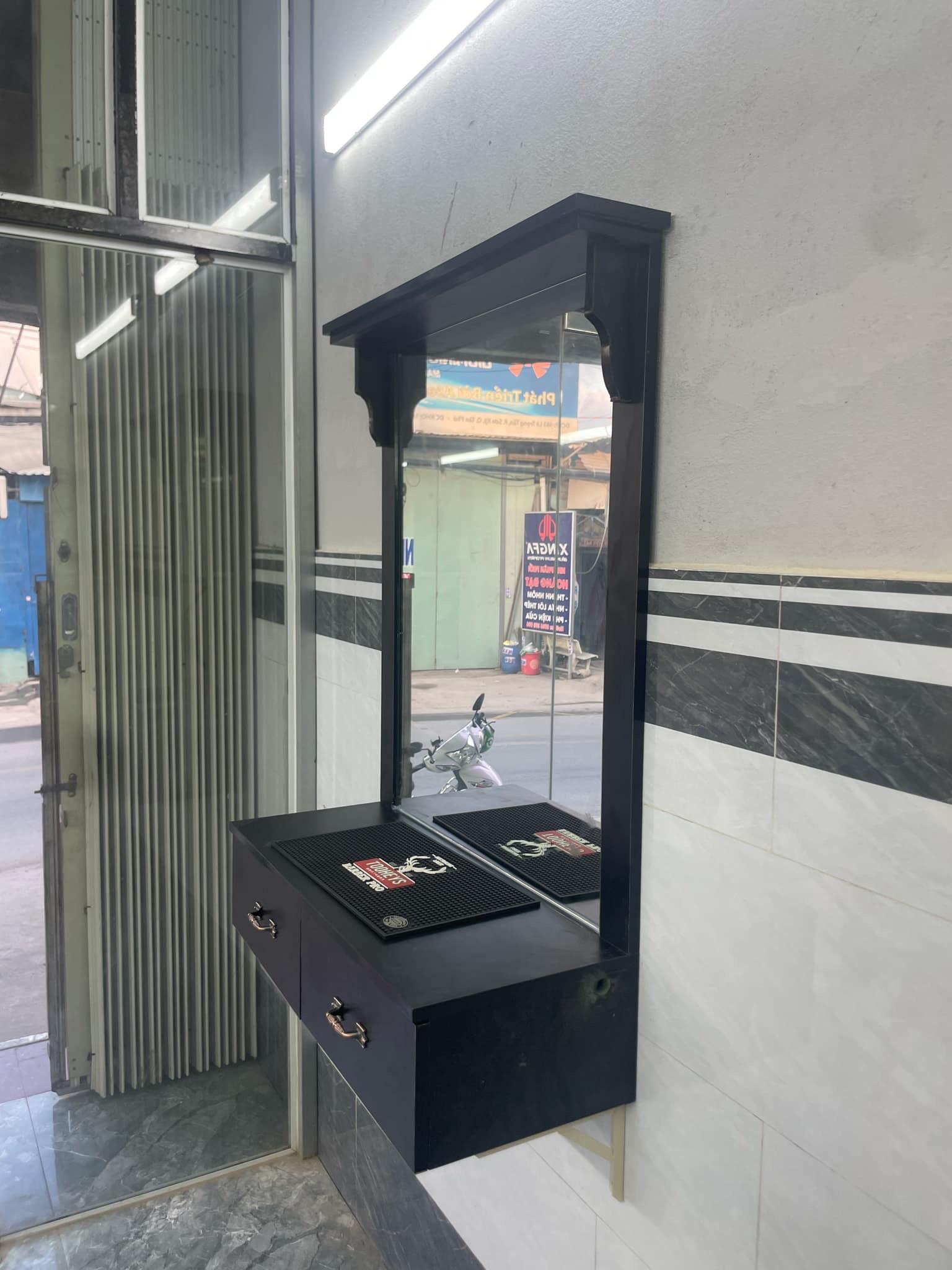 Kệ Gương Cắt Tóc Barbershop KG03