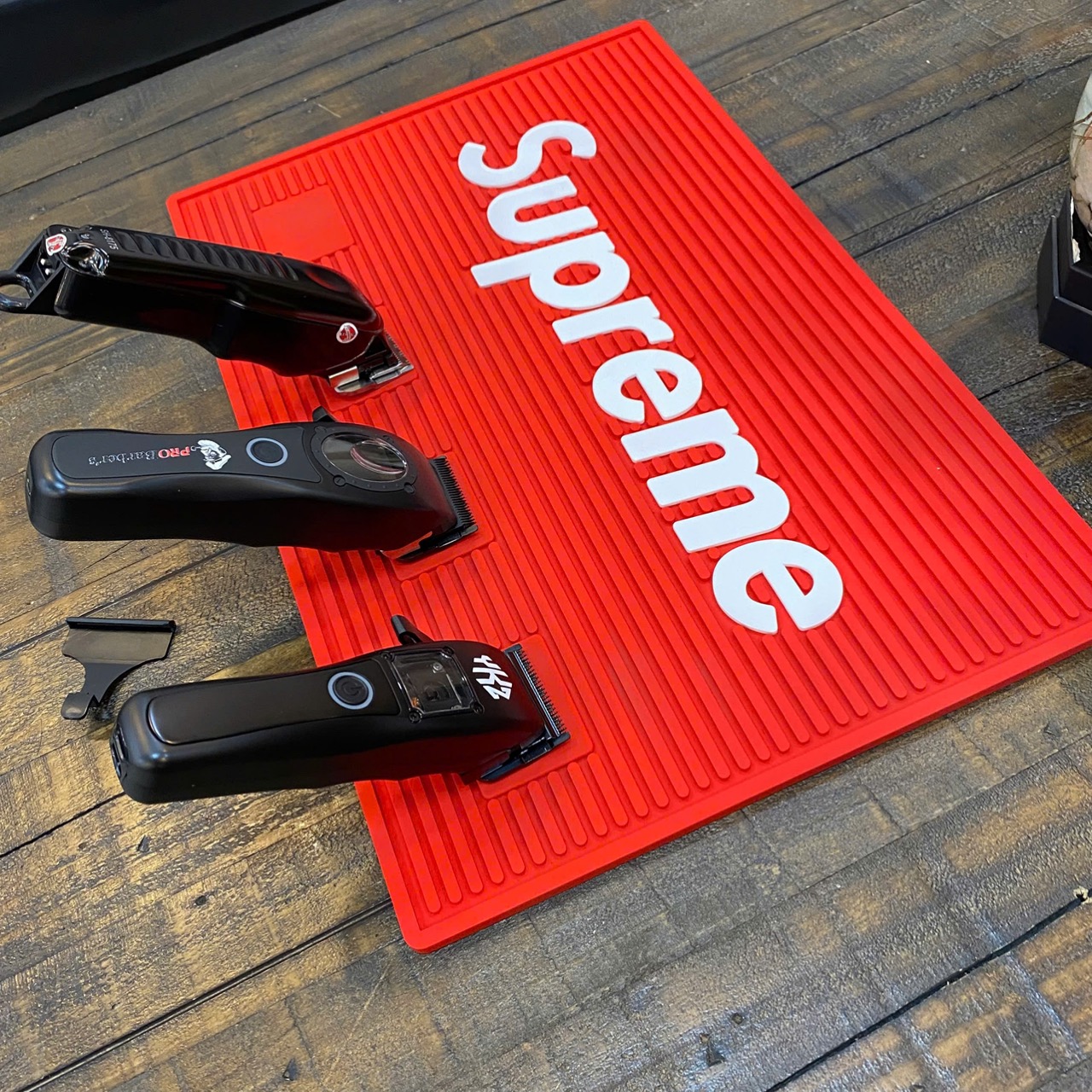 Thảm Lót Tông Đơ Từ Tính Supreme