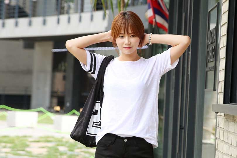 chut-bien-tau-giup-cho-chiec-ao-phong-don-gian-tro-nen-thu-hut-ngay-tuc-thi