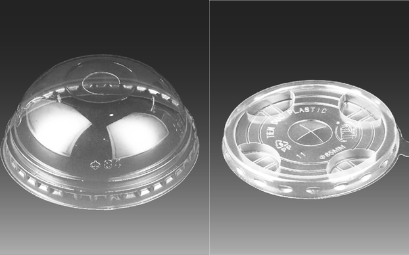 Nắp PET và nắp PP – Loại nắp nào phù hợp cho cốc nhựa dùng một lần?