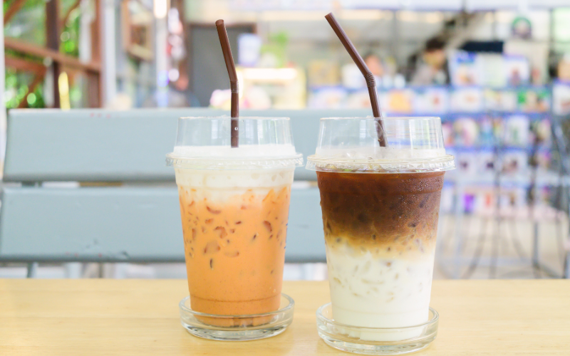 Ly nhựa PET có đựng được nước nóng không?