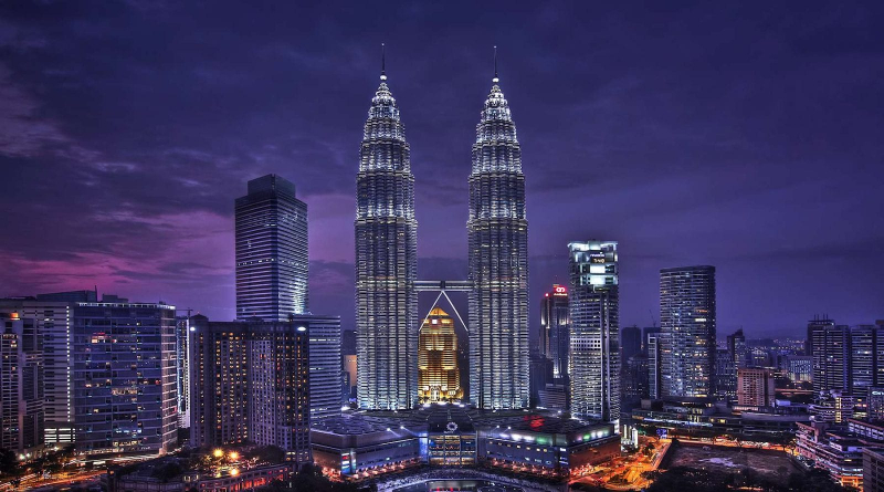 Tháp đôi Petronas nằm giữa thủ đô Kuala Lumpur 