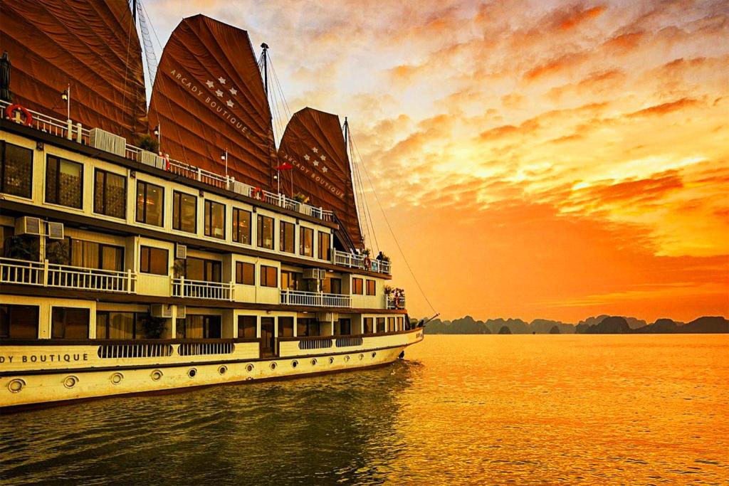 Arcady Boutique Cruise: 2 days-1 night/ 3 days-2 nights (Hanoi- Halong Bay- Tuan Chau)-3,200,000 VND.