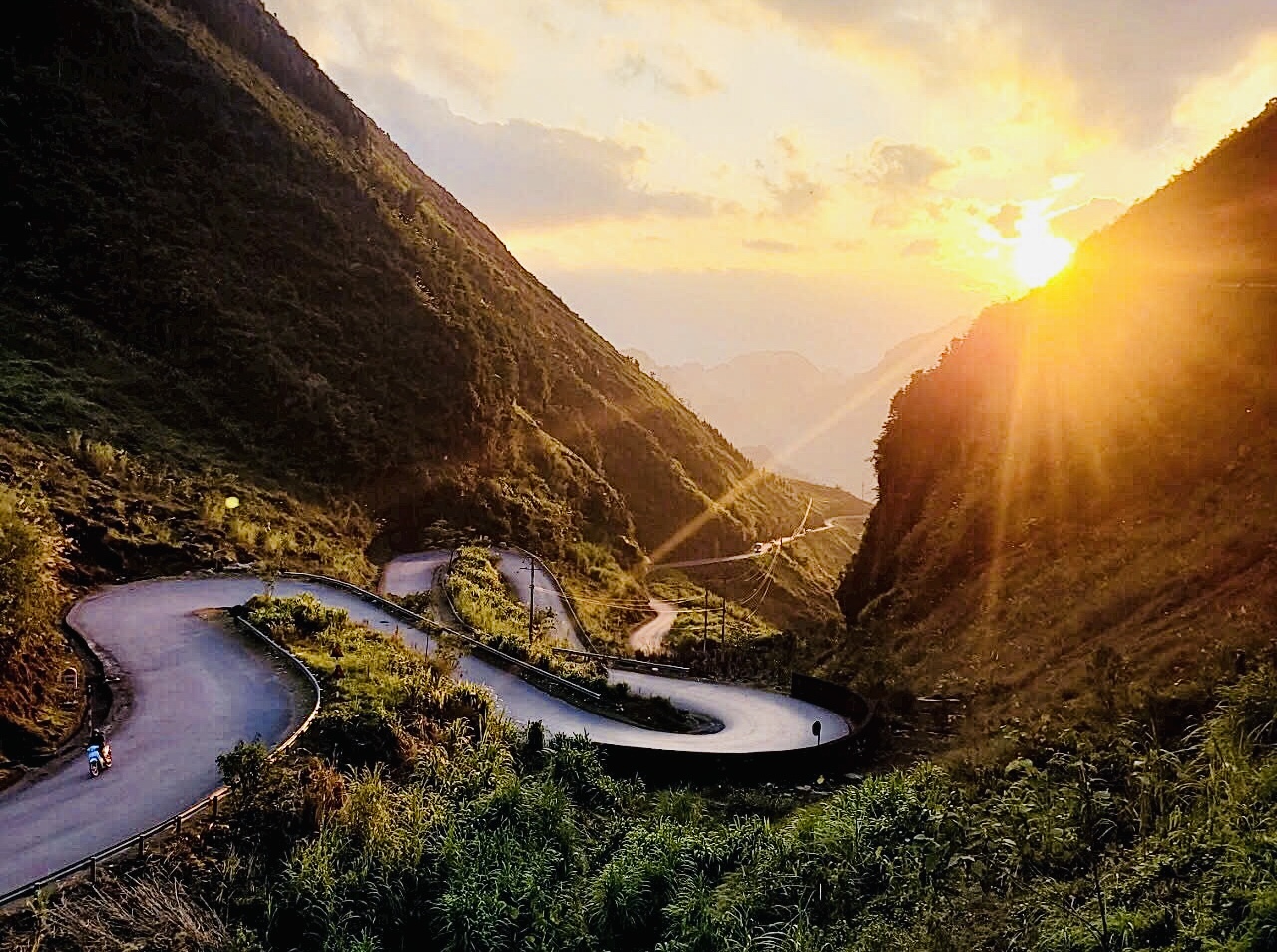Loop tour Dong Van- Meo Vac by easy rider + Hiking Hoang Su Phi, Hà Giang