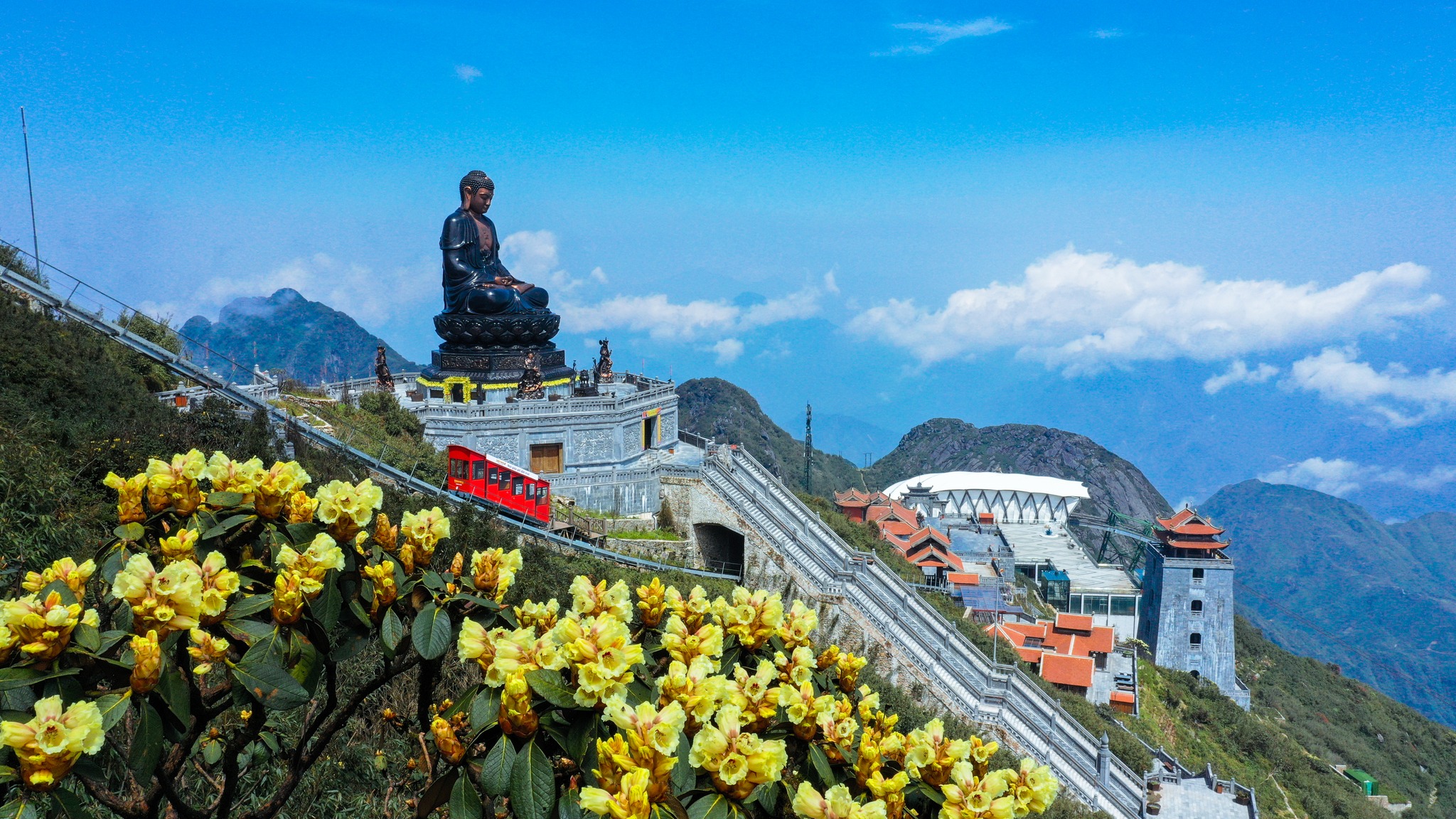 Tàu leo núi đỉnh Fansipan