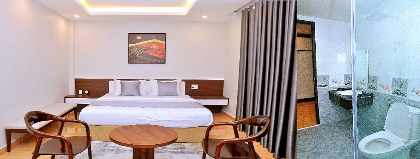 Phòng Deluxe có giường cỡ Super King size và thêm 1 giường đơn