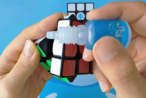 Hướng dẫn cách vệ sinh, tra dầu làm trơn Rubik tại nhà