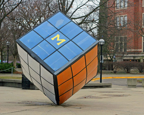 Choáng ngợp với những mô hình Rubik khổng lồ nhất thế giới