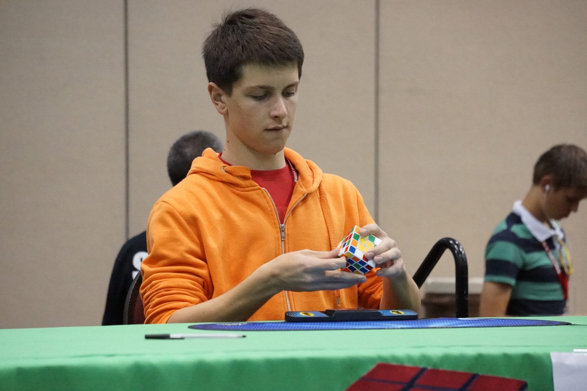 Rubik cho người mới chơi? Hướng dẫn chọn mua Rubik