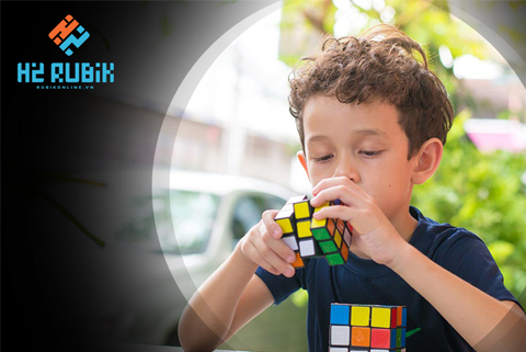 Những đứa trẻ lớn lên cùng Rubik