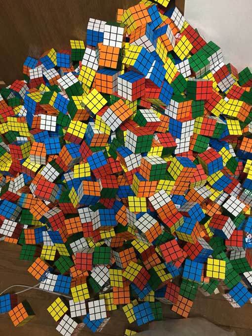 Khối Rubik không chỉ là một trò chơi giải đố, mà còn là một trong những yếu tố đặc biệt của nghệ thuật. Từ một khối Rubik đơn giản, các nghệ sĩ đã tạo ra những tác phẩm độc đáo và tuyệt vời. Tham gia vào thế giới nghệ thuật này bằng cách xem những bức tranh đầy tài năng và sáng tạo.