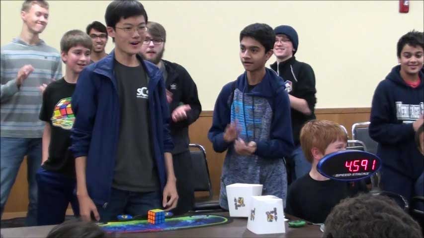 người xoay rubik nhanh nhất thế giới