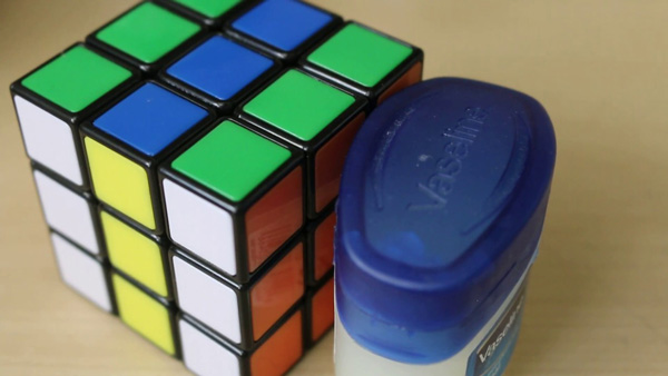 Không nên dùng các sản phẩm gốc Petroleum để Lube Rubik