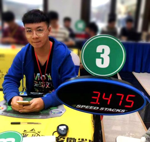 người xoay rubik nhanh nhất thế giới