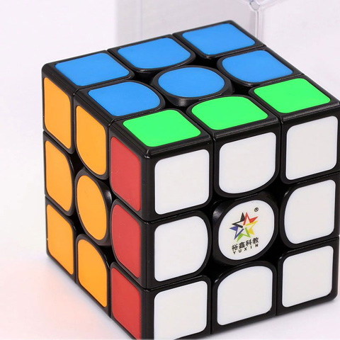 Sticker Rubik hay Stickerless? Cái nào tốt hơn, đáng để mua hơn?