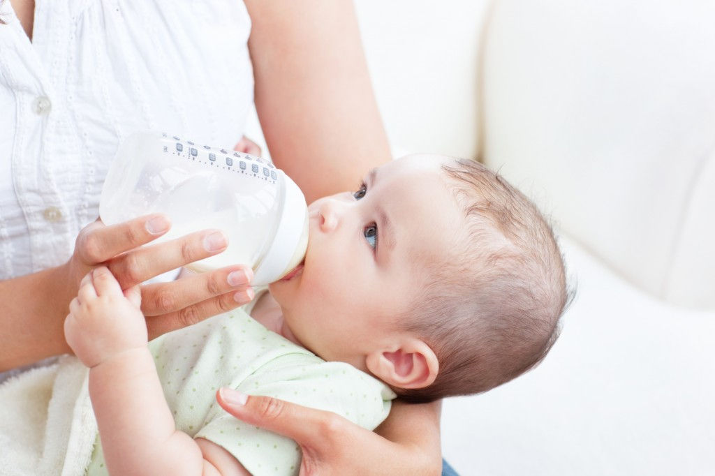 Vệ sinh bình sữa đúng cách để bảo vệ sức khỏe cho con