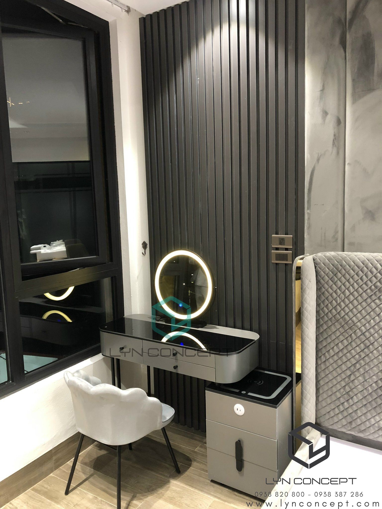 Bộ Bàn Trang Điểm Nhập Khẩu Thông Minh Có Sạc Không Dây & Loa Bluetooth - BTĐ44.2B