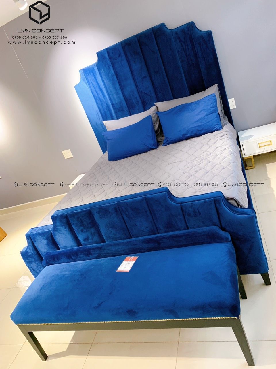 Giường Tân Cổ Điển Bọc Vải Nhung Xanh Cao Cấp - GIUONG01