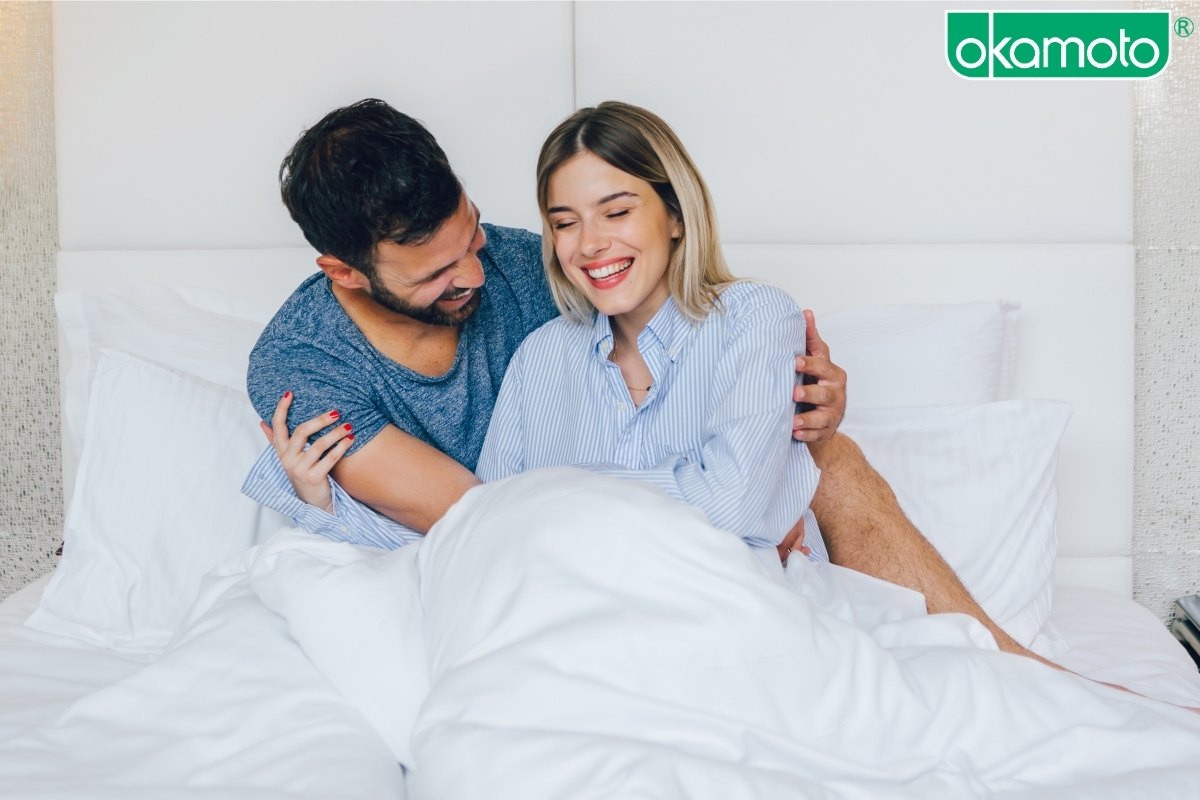 Cặp đôi trò chuyện cởi mở về biện pháp bảo vệ trong tình yêu